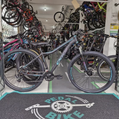 Bicicleta Alumínio Aro 29 Oggi Float Sport, Shimano Tourney 21 Velocidades, Quadro 17" - Preto fosco com Azul Tiffany e Pink